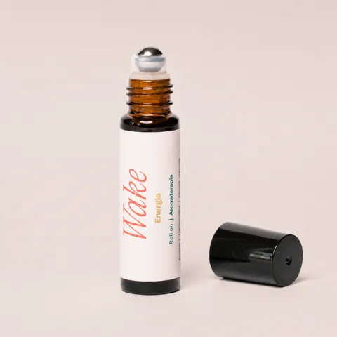 Roll-on de aceites esenciales Wake de MATA SANA