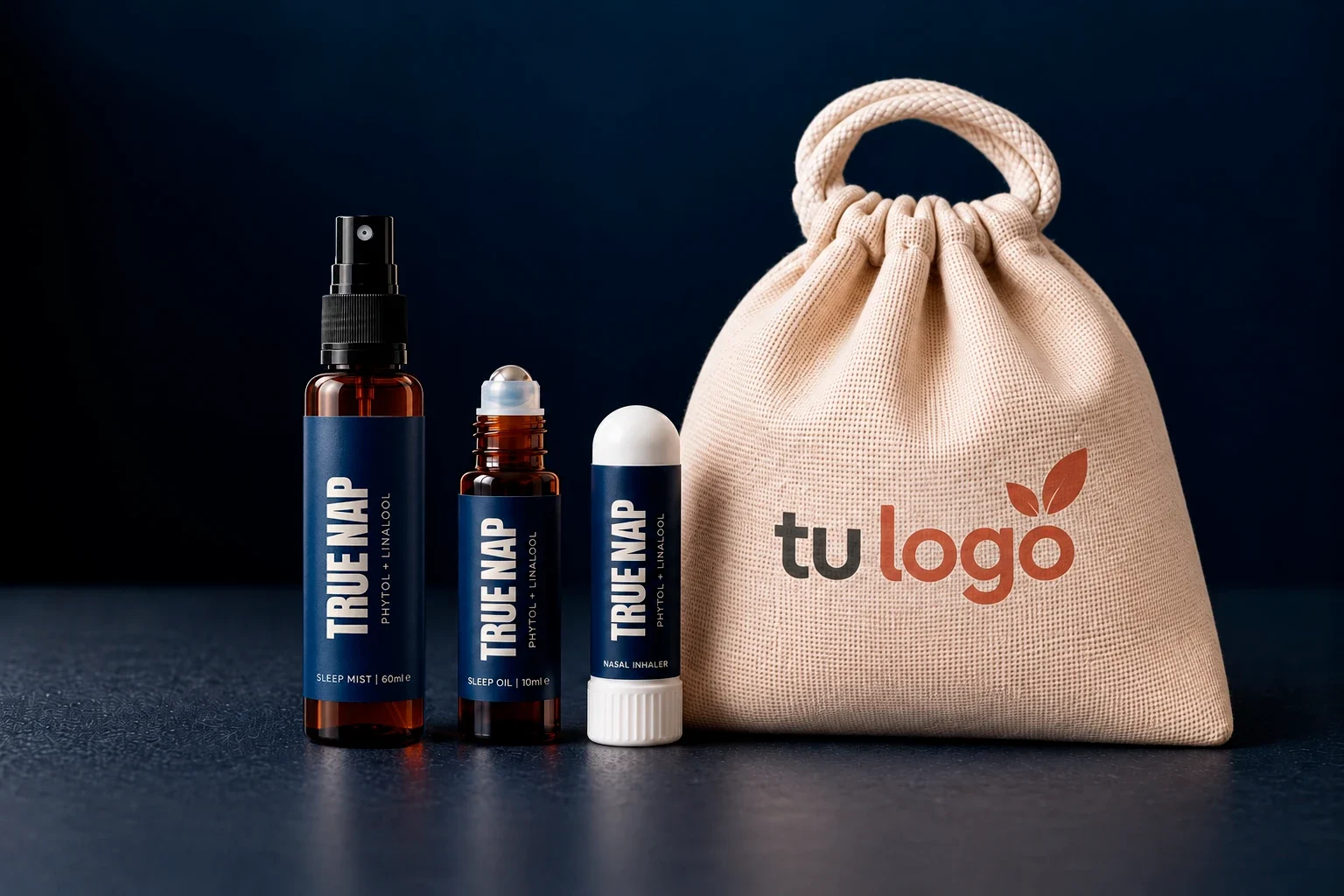 Sleep mist, roll-on e inhalador TRUE NAP junto a la bolsa de tela con el logo de tu empresa